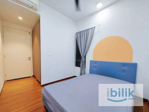 MIDDLE ROOM with QUEEN BED & BUILT-IN CABINET - Image 2