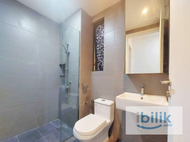 MIDDLE ROOM with QUEEN BED & BUILT-IN CABINET - Image 4