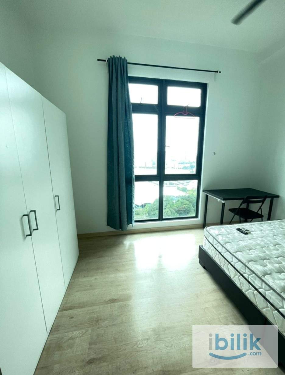 Parkhill Medium Room For Rent - Image 1