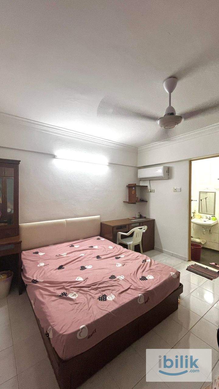 Master room in Taman Pekaka, Sg Dua Penang Island available for rent - Image 1