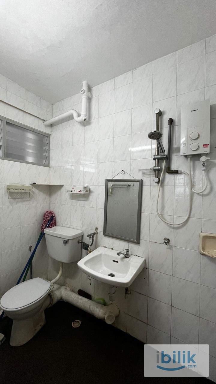Master room in Taman Pekaka, Sg Dua Penang Island available for rent - Image 3