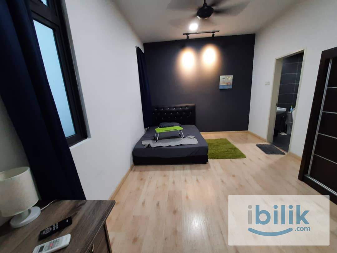Free WIFI Master Room at Parkhill Residence - Image 1