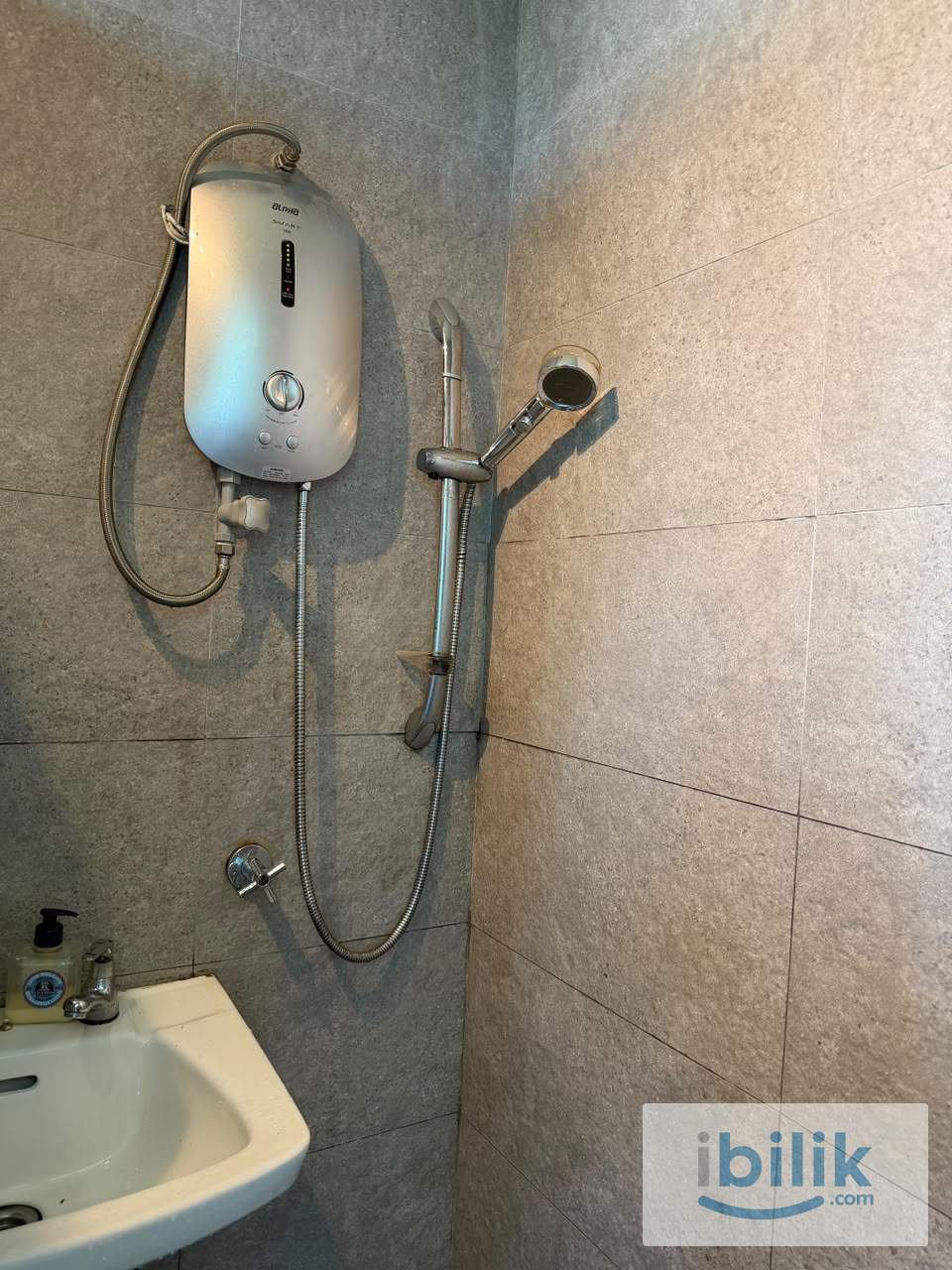 Cozy Room at Greenlane Height ,Jelutong For Rent - Image 4