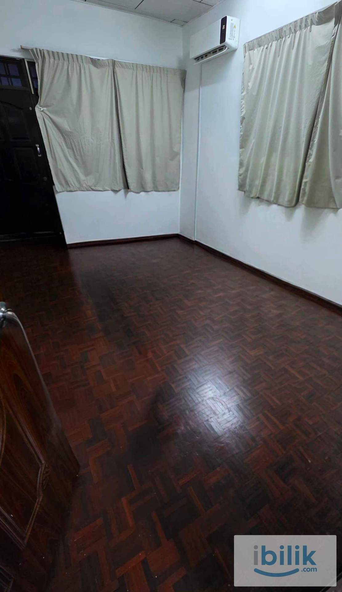 Middle Room at Taman Pelangi, Johor Bahru - Image 5