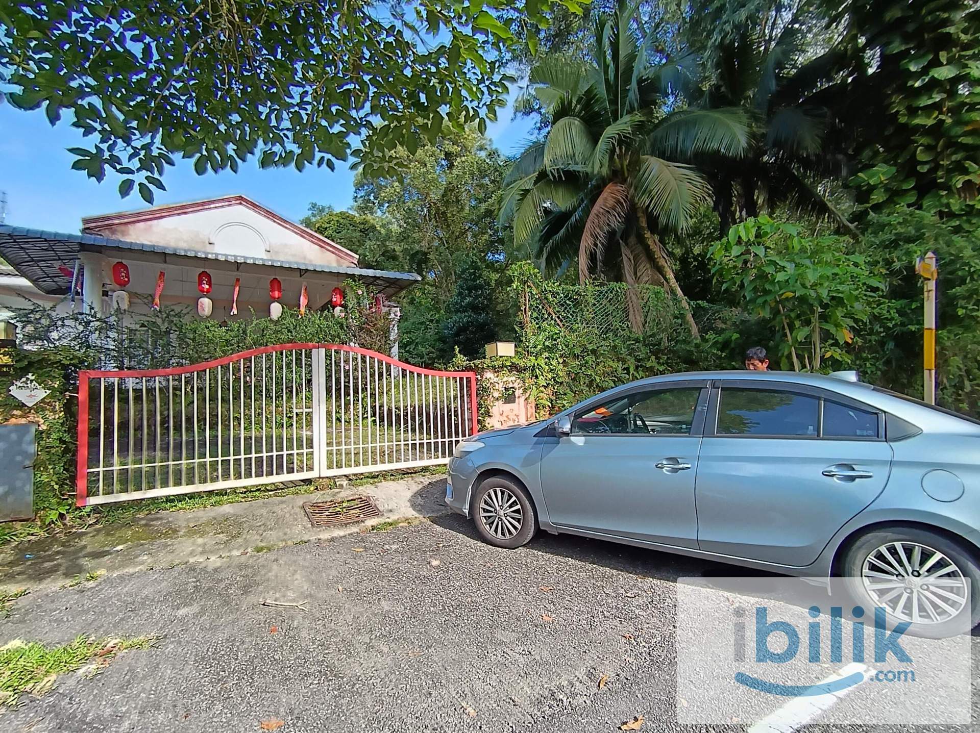 Bandar Bukit Beruntung Golf Club Bungalow Master Bedroom(Private toilet+Kitchen+Parking)  - Image 1
