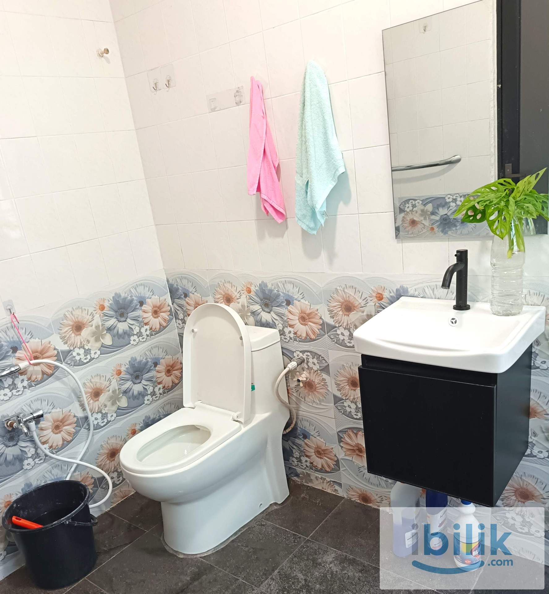 Bandar Bukit Beruntung Bungalow Male Single Room+Kitchen+Wi-Fi+Parking+Laundry  - Image 1