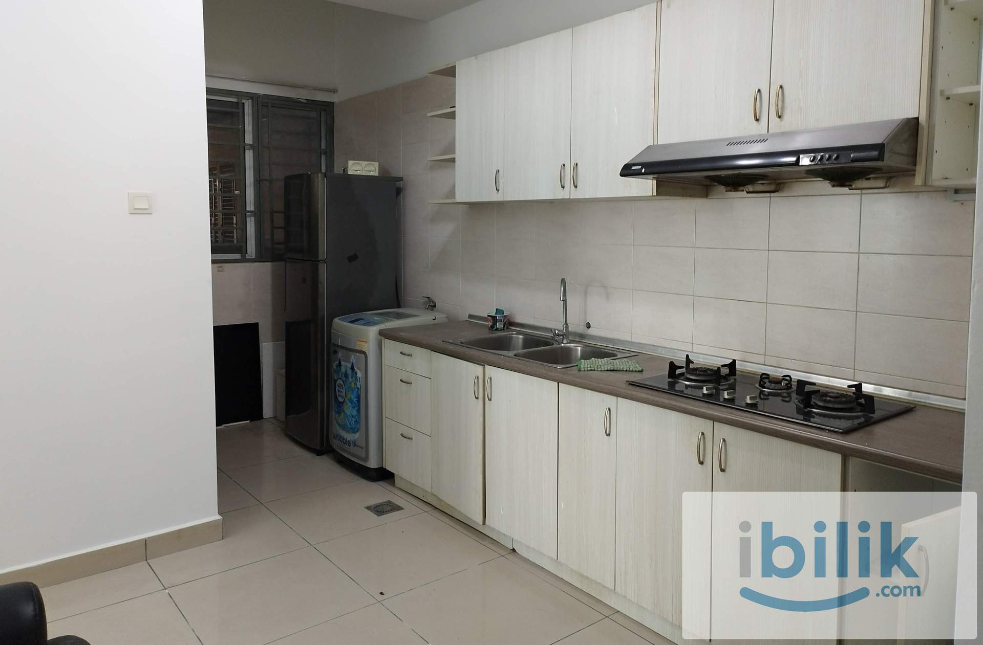 SMALL ROOM - Image 4