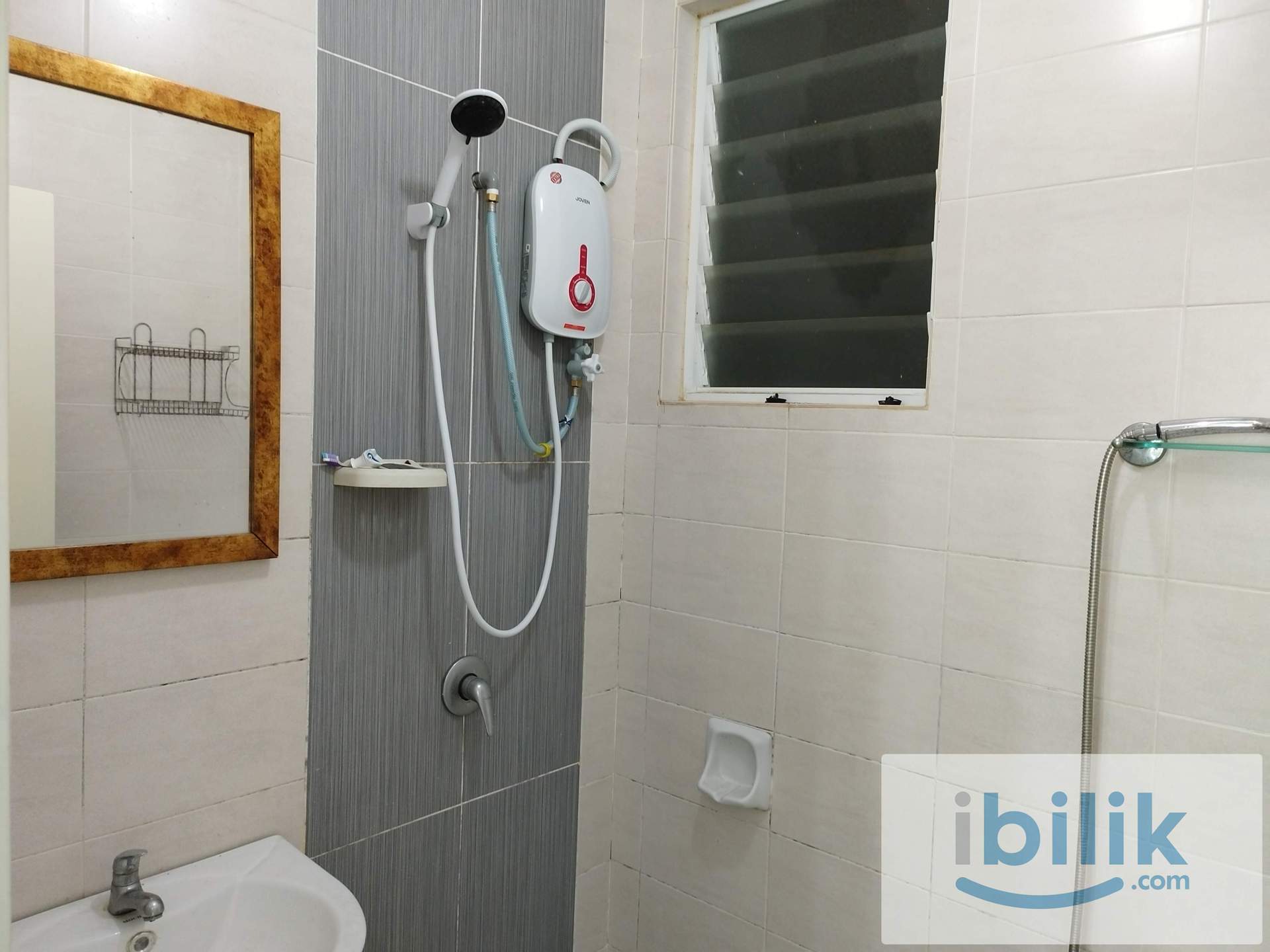 SMALL ROOM - Image 2