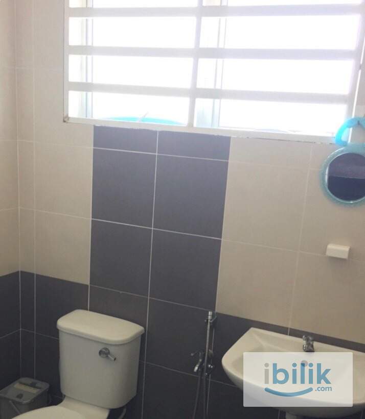 Middle Room With Private Bathroom At Bandar Seri Botani, Ipoh - Image 4