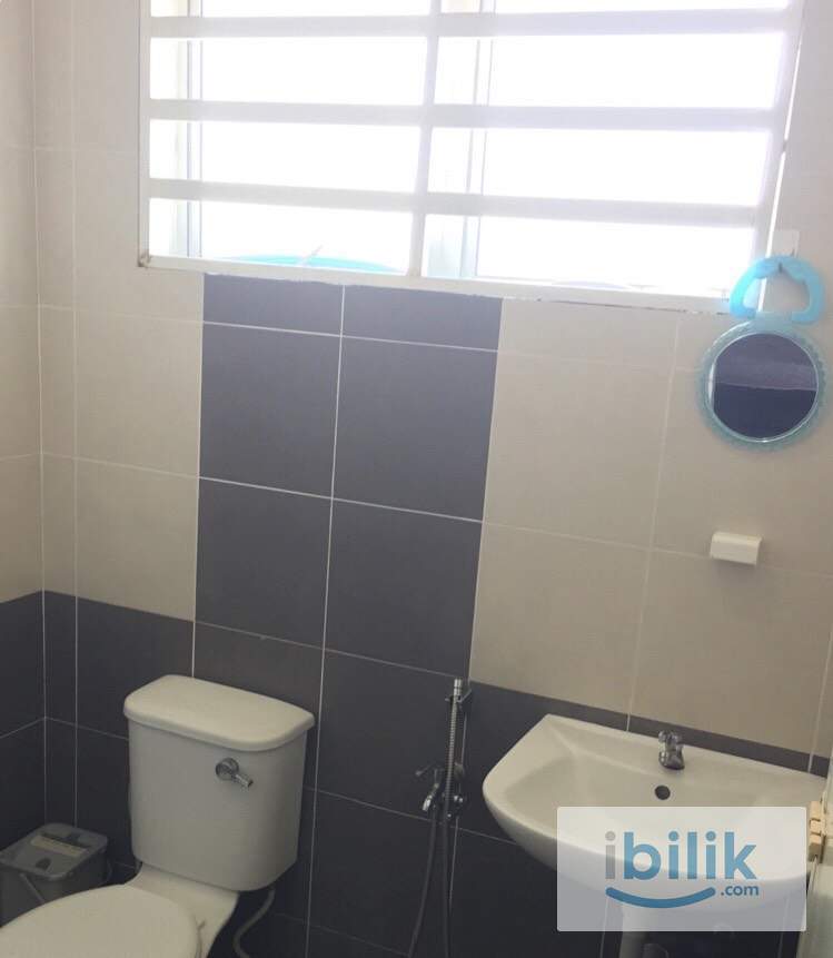 Middle Room With Private Bathroom At Bandar Seri Botani, Ipoh - Image 4