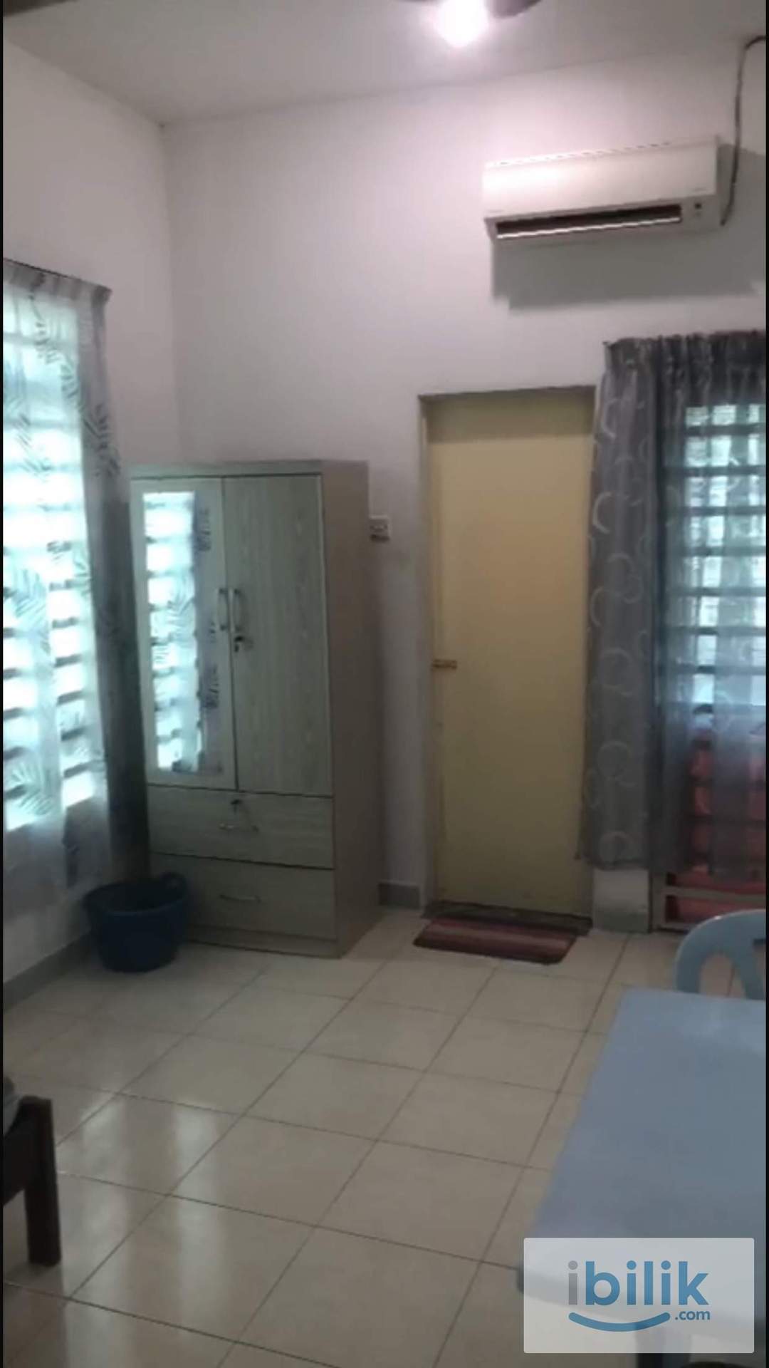 Middle Room With Private Bathroom at Bandar Seri Botani - Image 2