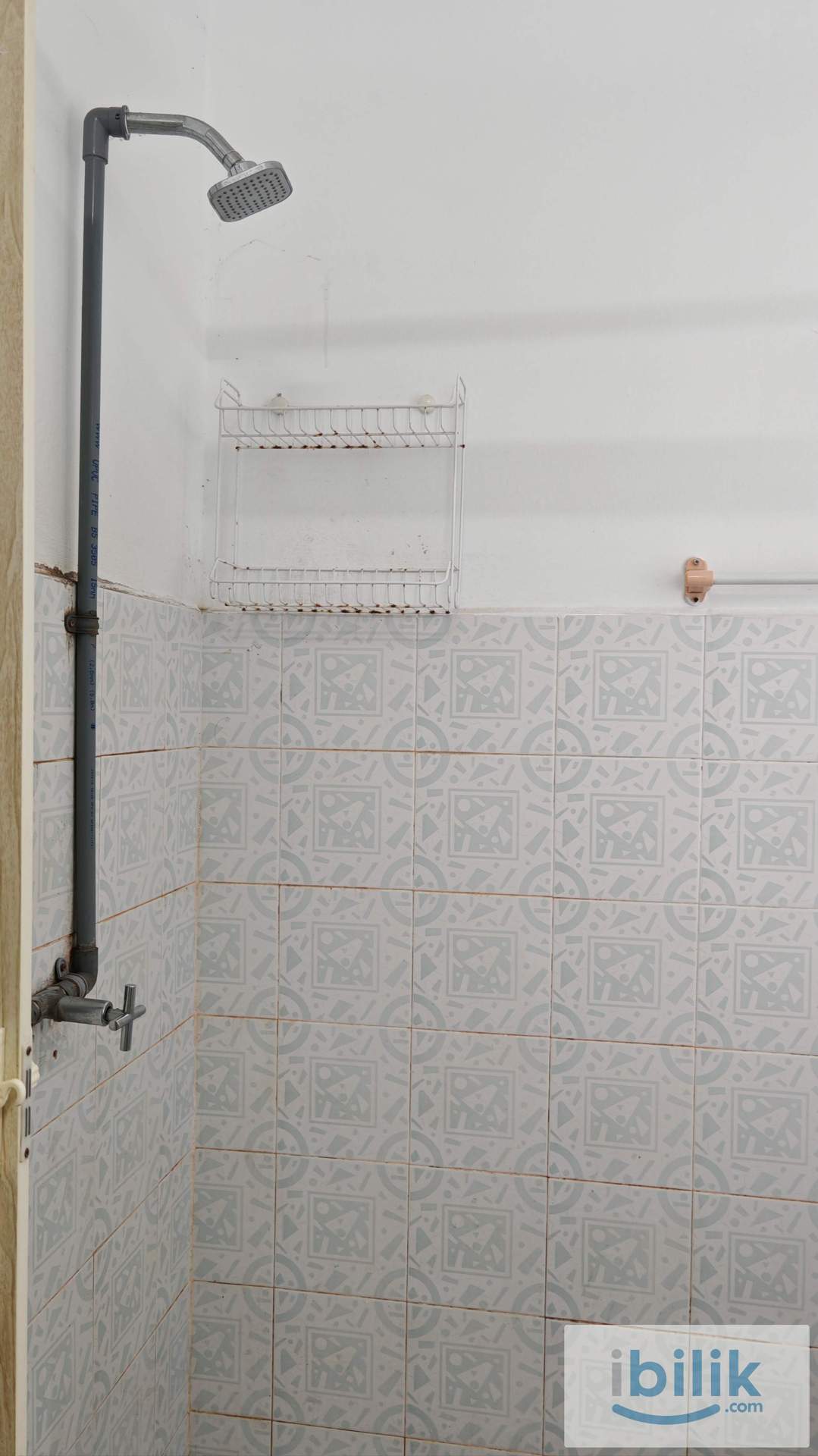 Medium Room, Furnished Apartment Putra Permai Block C - Image 5