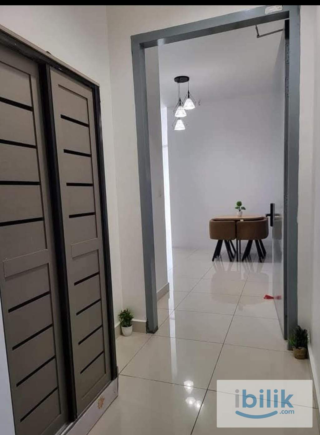 Nice beautiful master bedroom with private bathroom for rent - Image 4