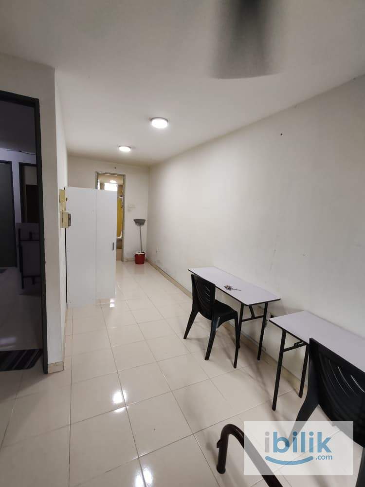 Middle room for rent at Cyberia smarthomes - Image 2