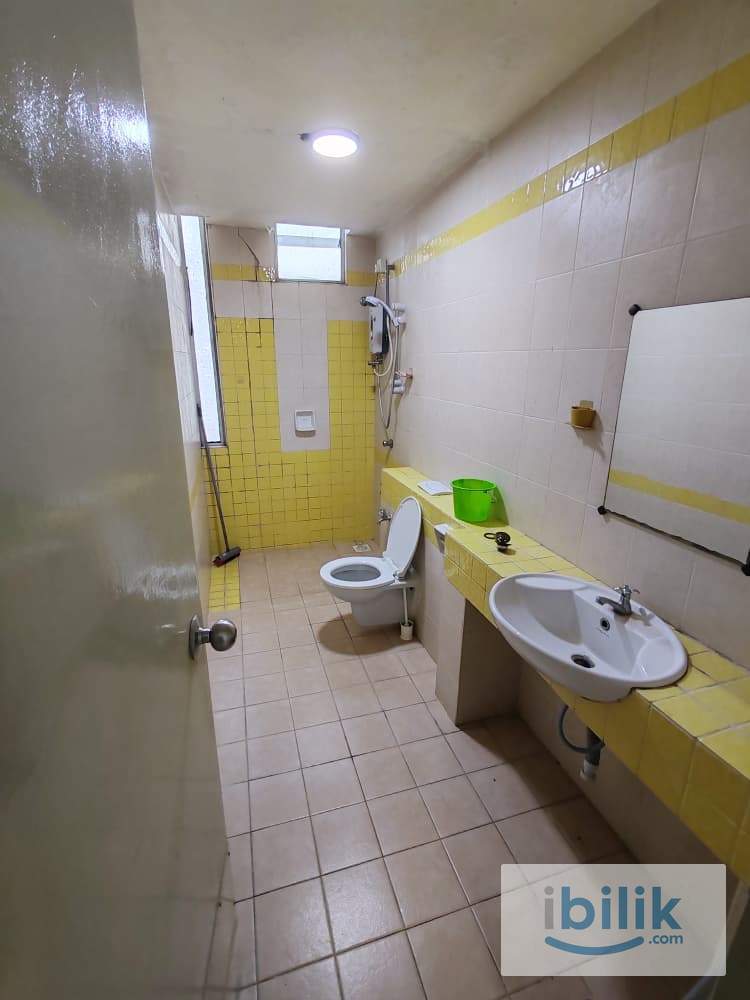Middle room for rent at Cyberia smarthomes - Image 4