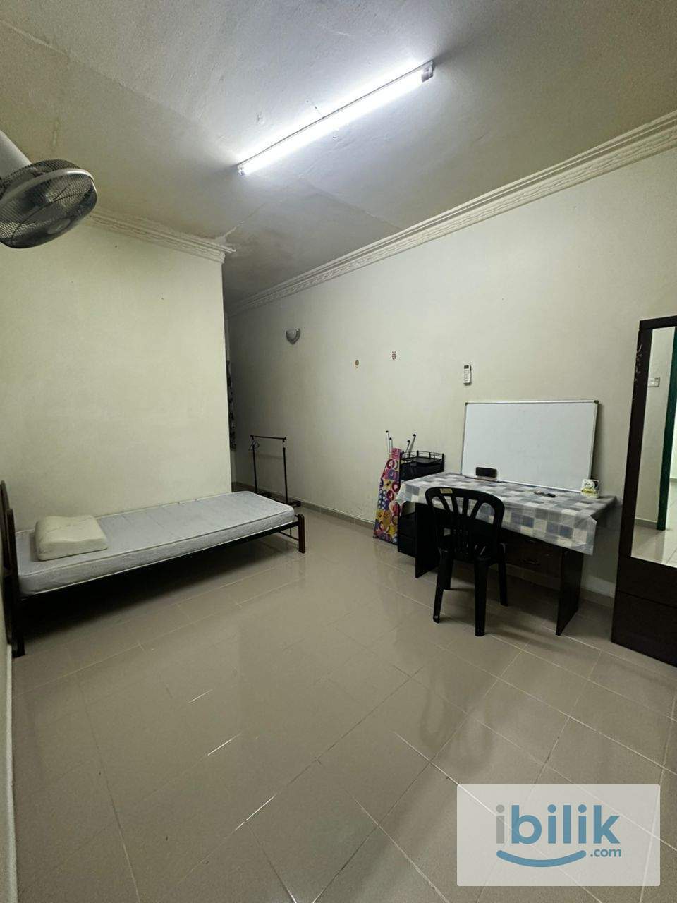 FEMALE FREE CARPARKING AIRCOND LARGE ROOM ATTACHED BATHROOM NEAR MAHKOTA CHERAS CONNAUGHT UCSI KTAR SCHOOLS - Image 4