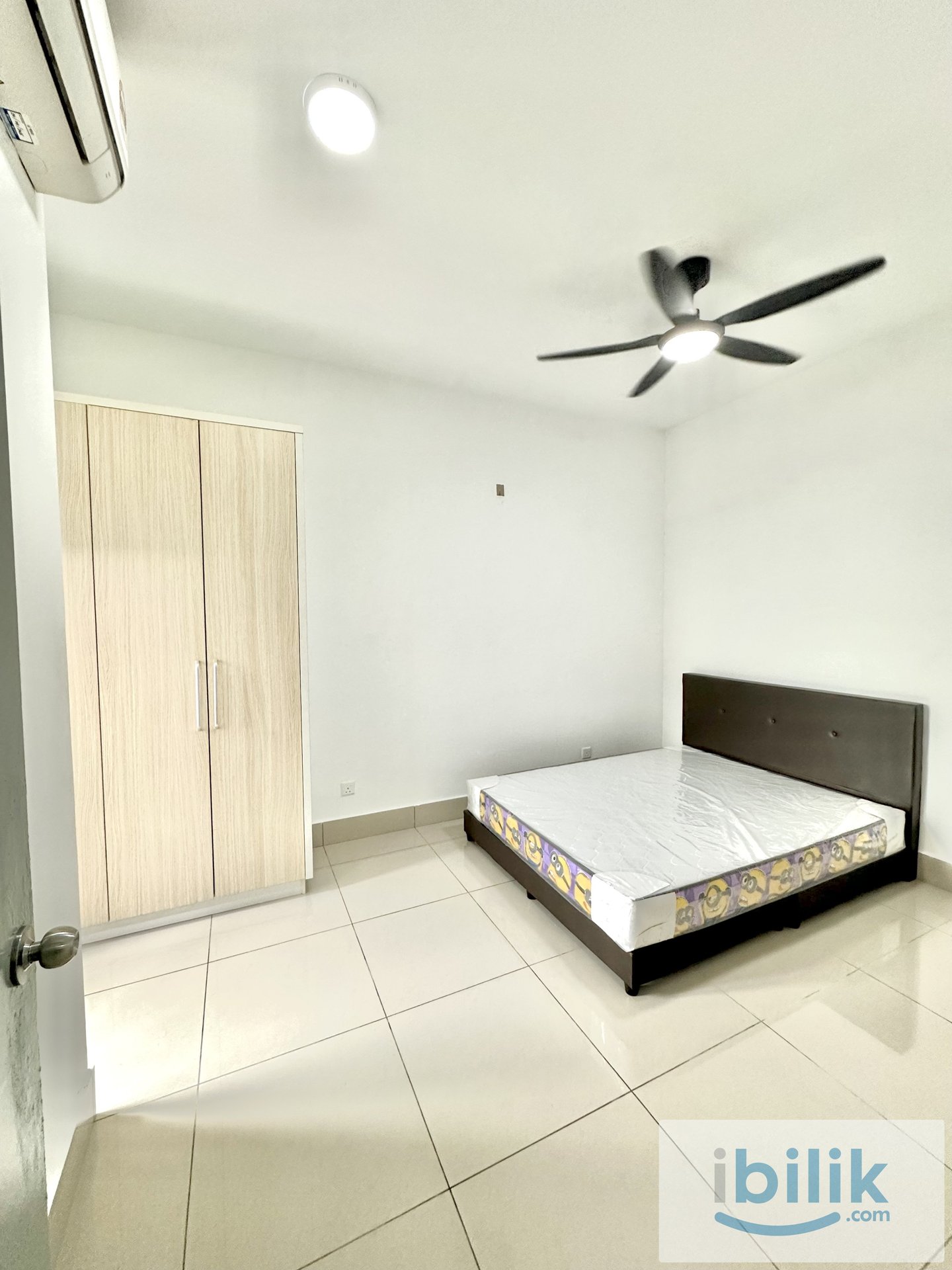 LOW DEPOSIT @ MASTER ROOM RAZAK CITY RESIDENCE - Image 1