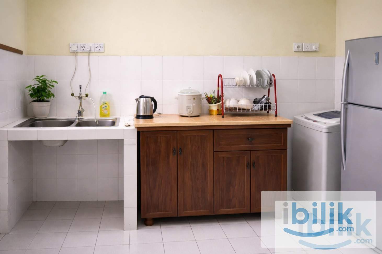 Air Cond+Furnished Middle Room to Let Bukit Rimau  - Image 1