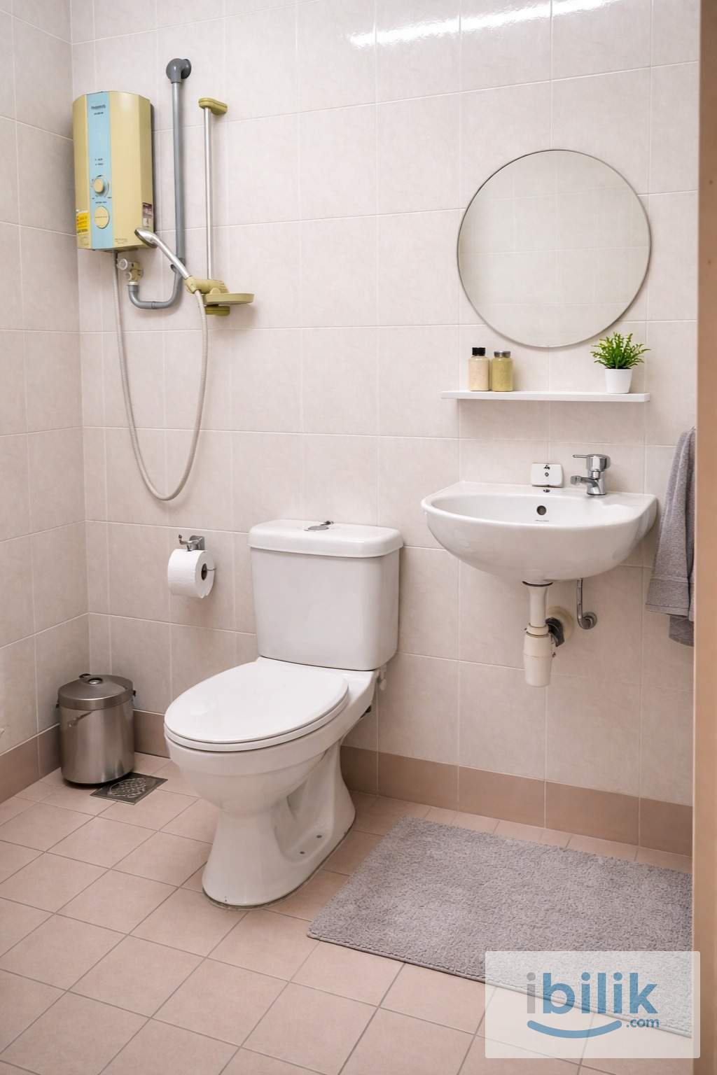 Air Cond+Furnished Middle Room to Let Bukit Rimau  - Image 3