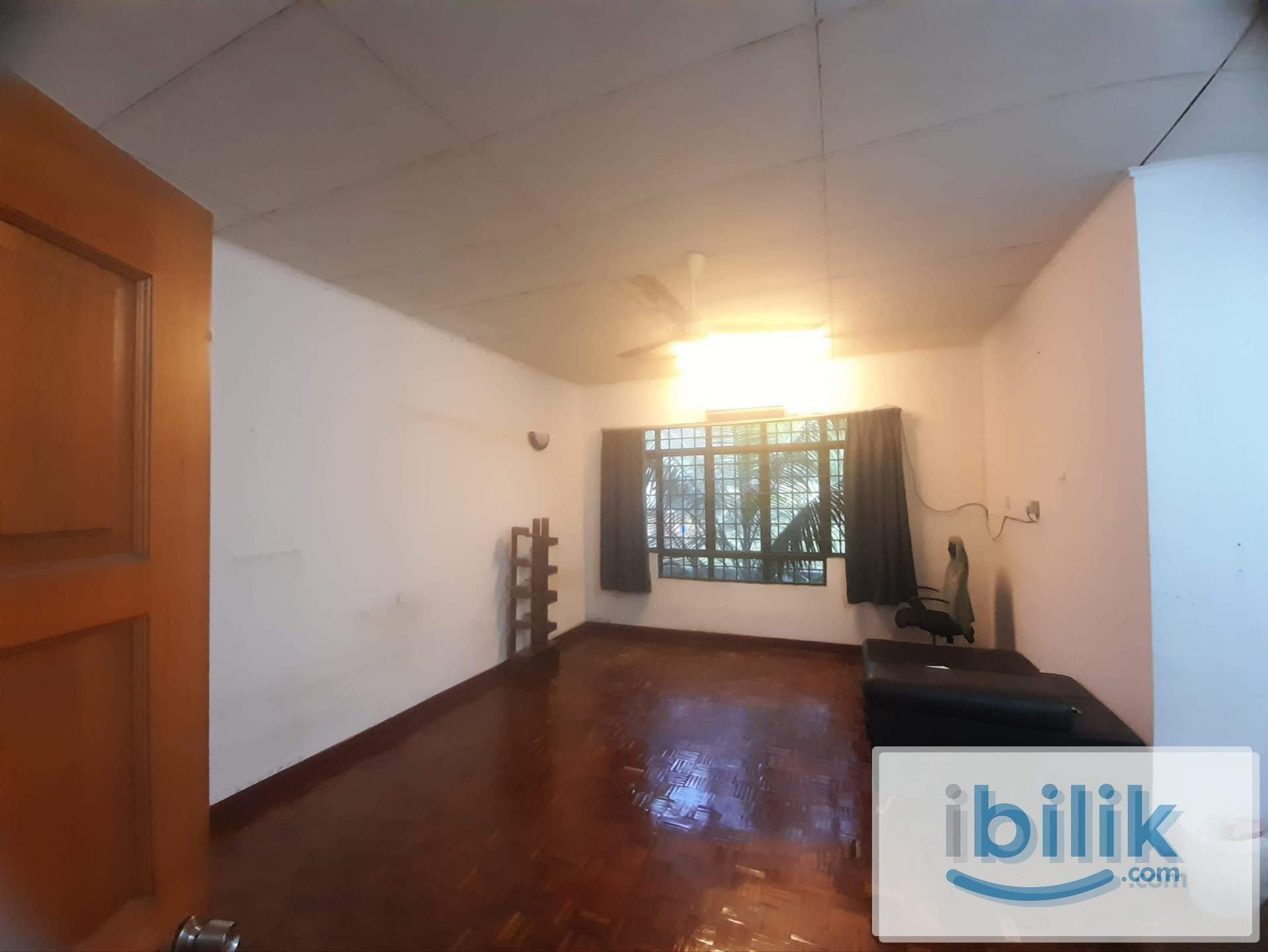Large Master Bedroom Facing Park in BU11 - Image 1