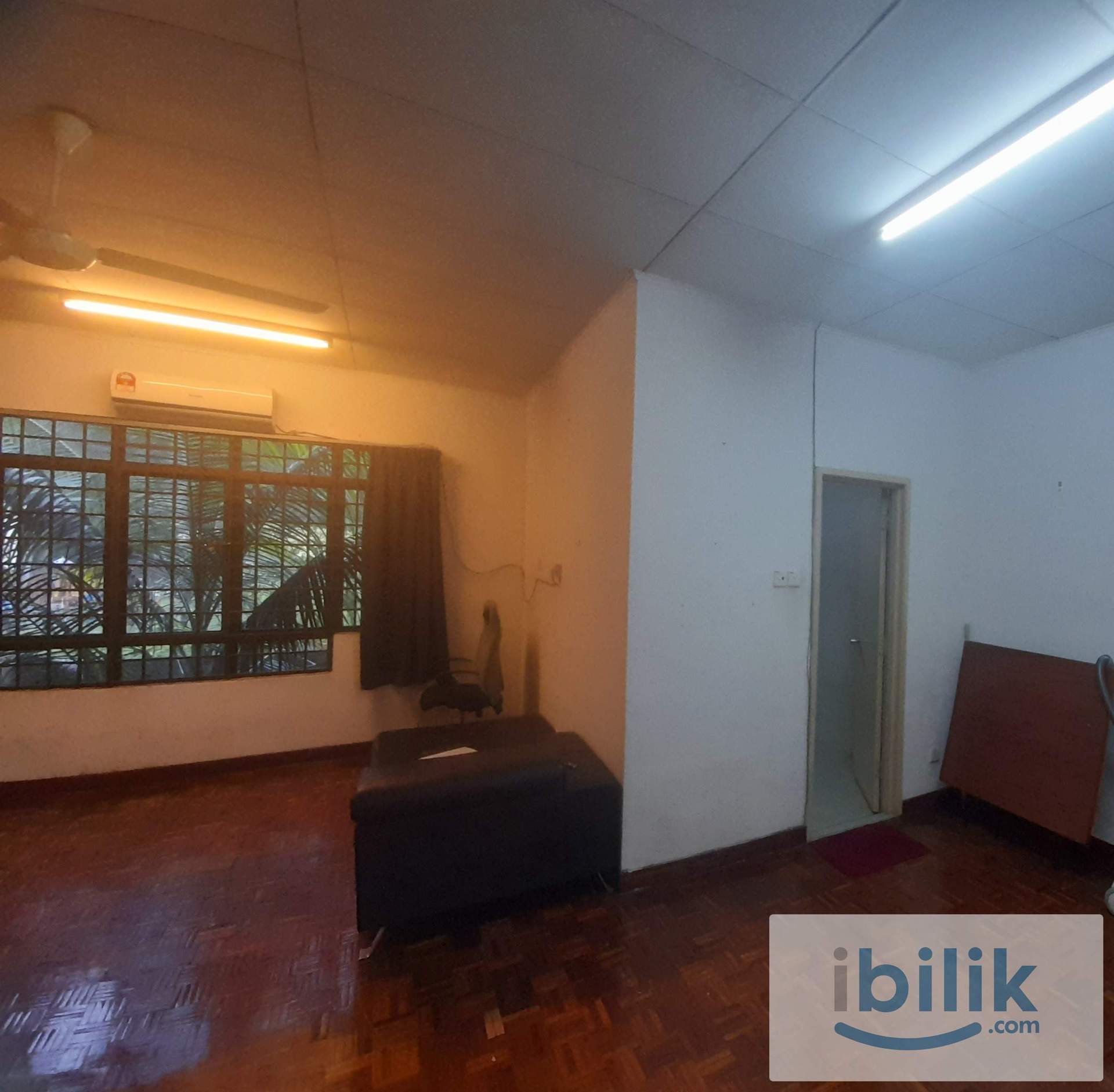 Large Master Bedroom Facing Park in BU11 - Image 2