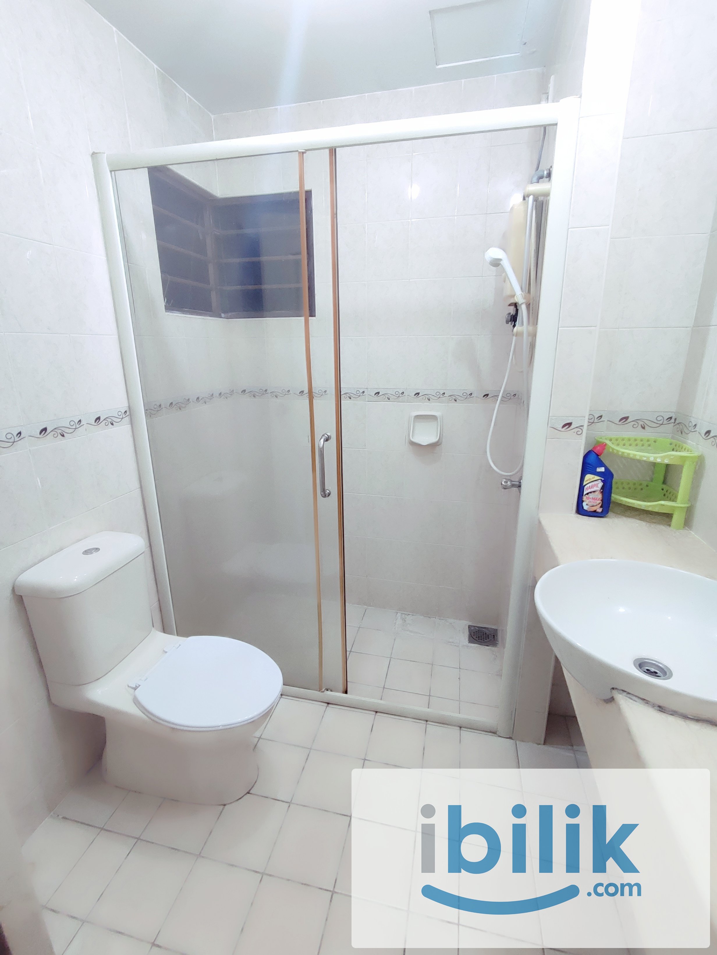 Master Room at Pelangi Utama Condominium,kuala Lumpur - Image 2