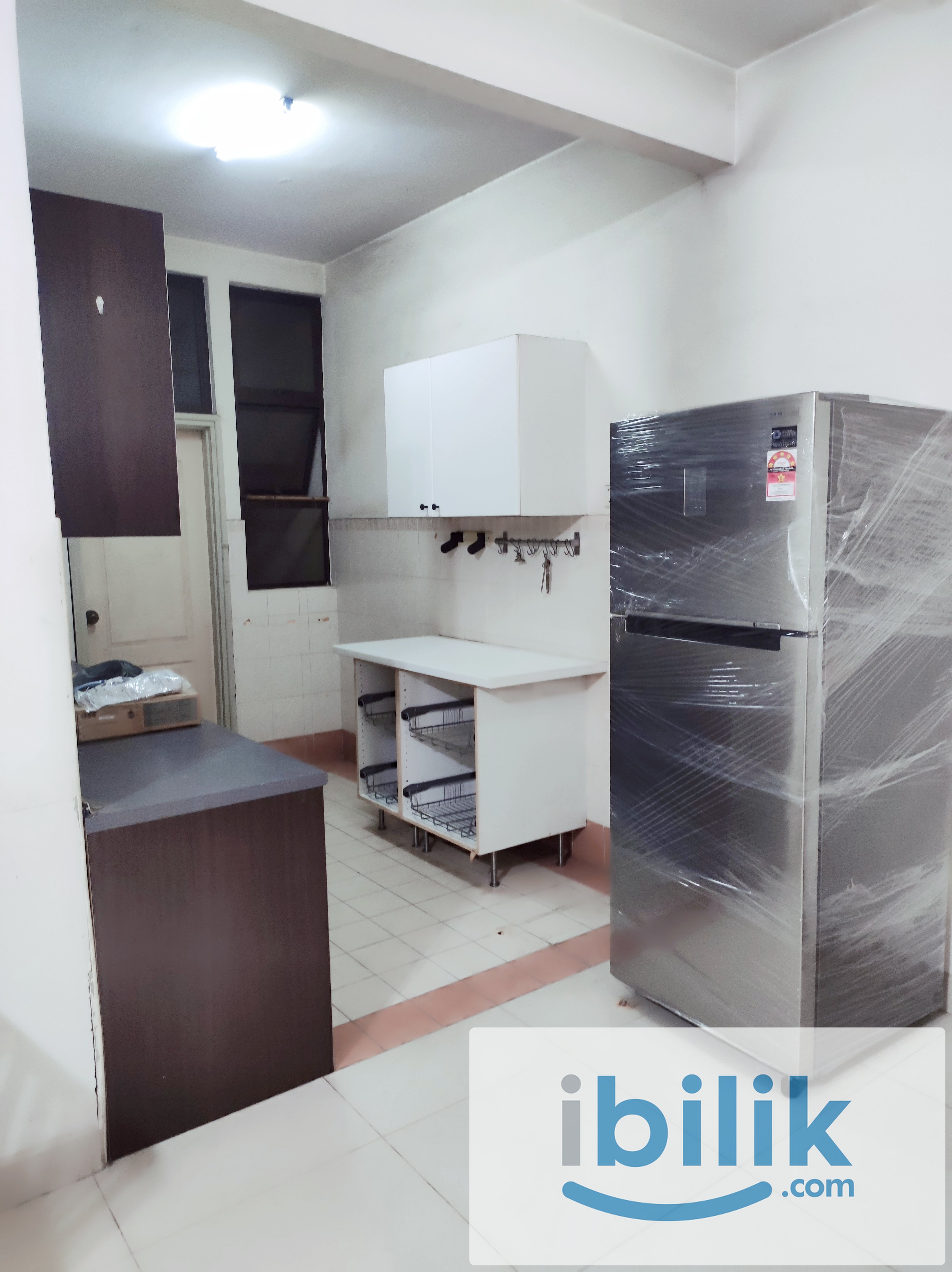 Master Room at Pelangi Utama Condominium,kuala Lumpur - Image 3