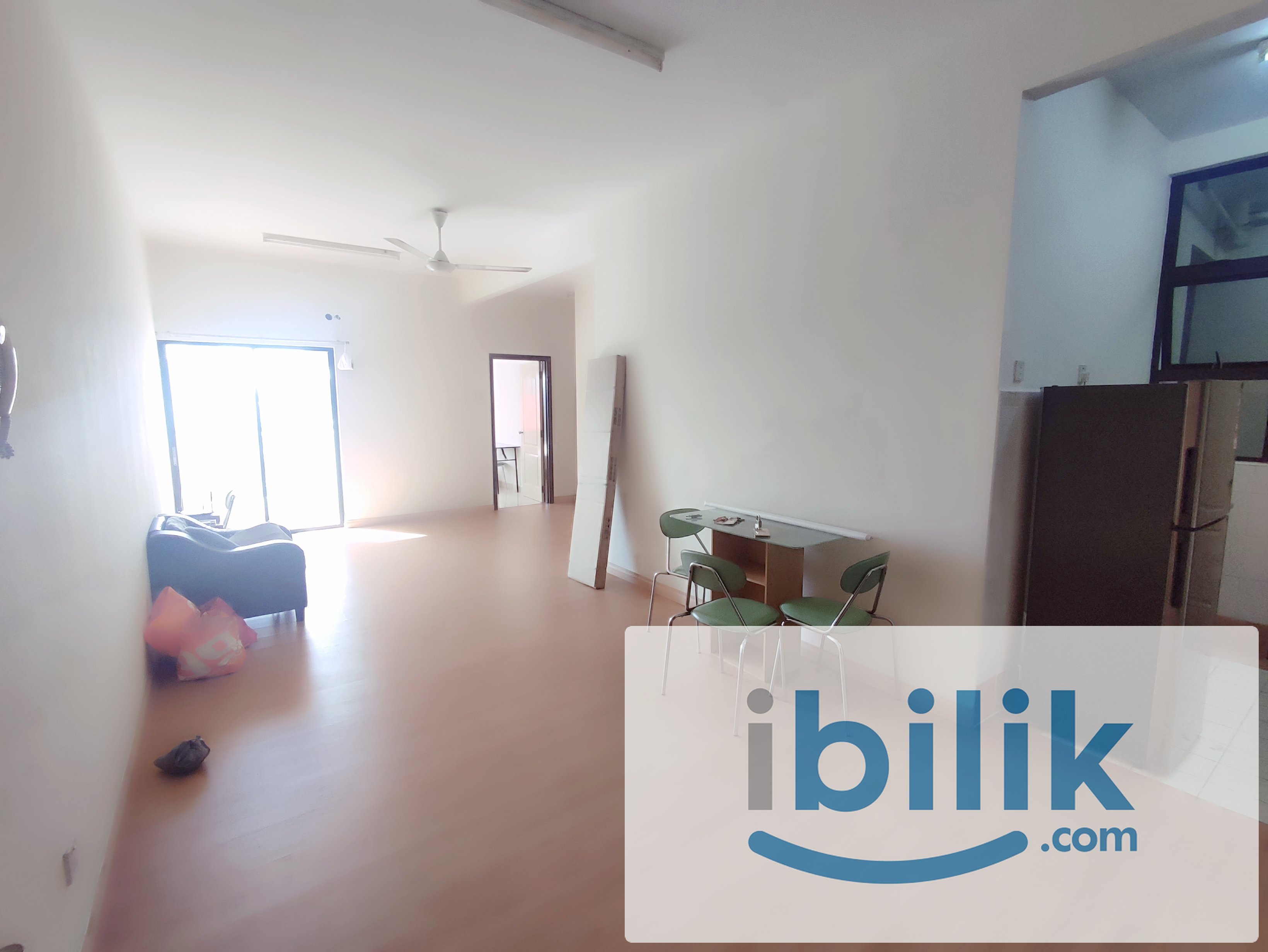 Master Room at Pelangi Utama Condominium,kuala Lumpur - Image 4