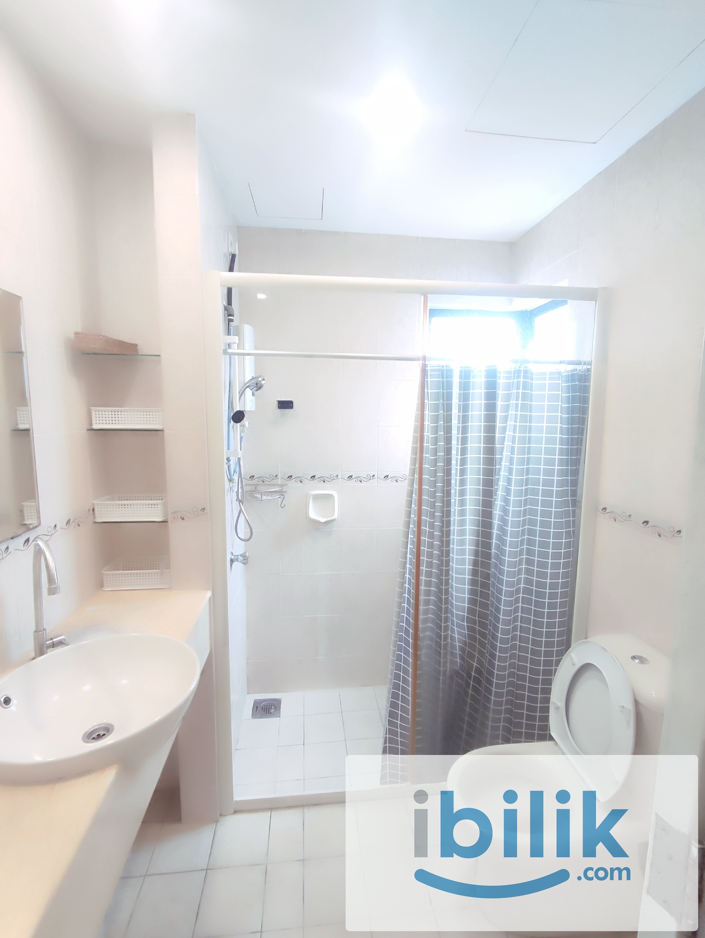 Master Room For Female at Pelangi Utama,Kuala Lumpur - Image 3