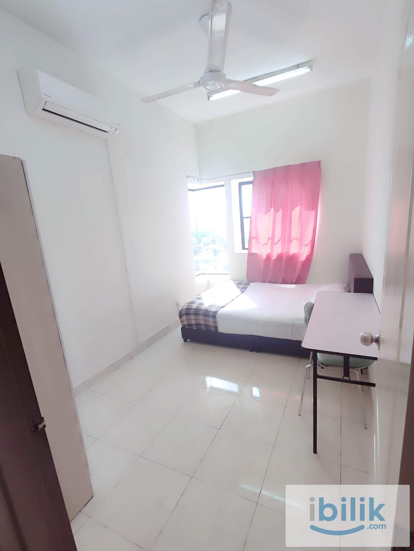 Master Room at Pelangi Utama, Bandar Utama - Image 4