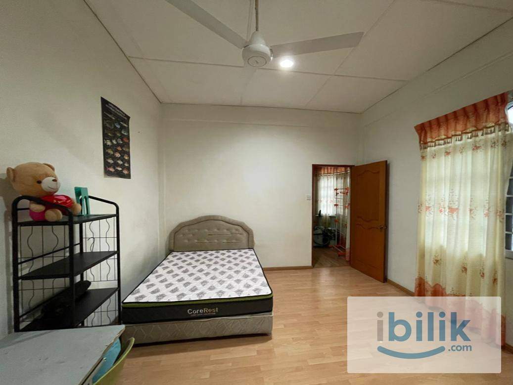 Middle Room at Bintangor Sarawak - Image 1