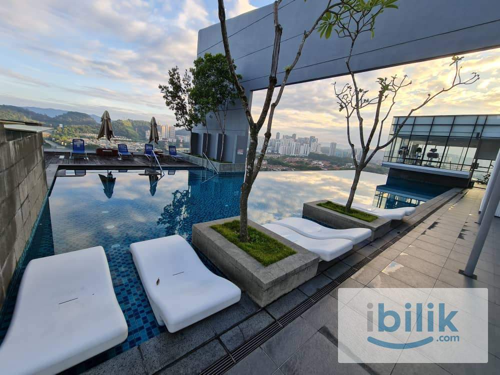 Modern Tastfully furnished room - Image 4