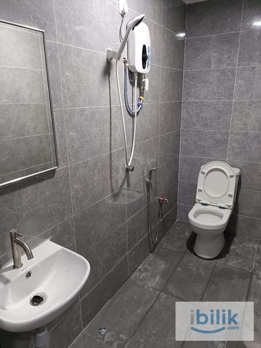 𝗠𝗮𝗹𝘂𝗿𝗶 Cheras ,𝗦𝗶𝗻𝗴𝗹𝗲 𝗦𝘁𝗼𝗿𝗲𝘆 𝗟𝗮𝗻𝗱𝗲𝗱 Queen bedroom fully furnished for rent, LRT/MRT, Velocity - Image 6