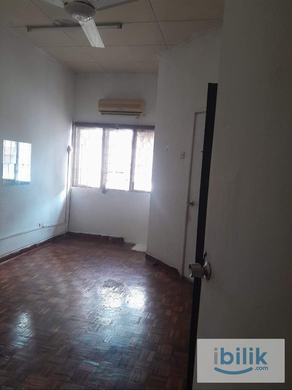 Middle Room at Bandar Utama, Petaling Jaya - Image 2