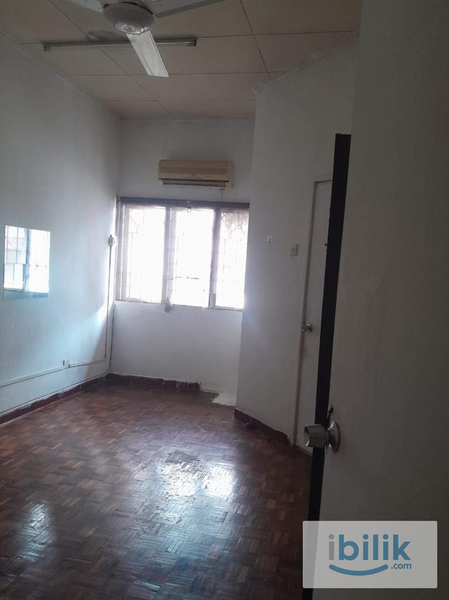 Middle Room at Bandar Utama, Petaling Jaya - Image 2