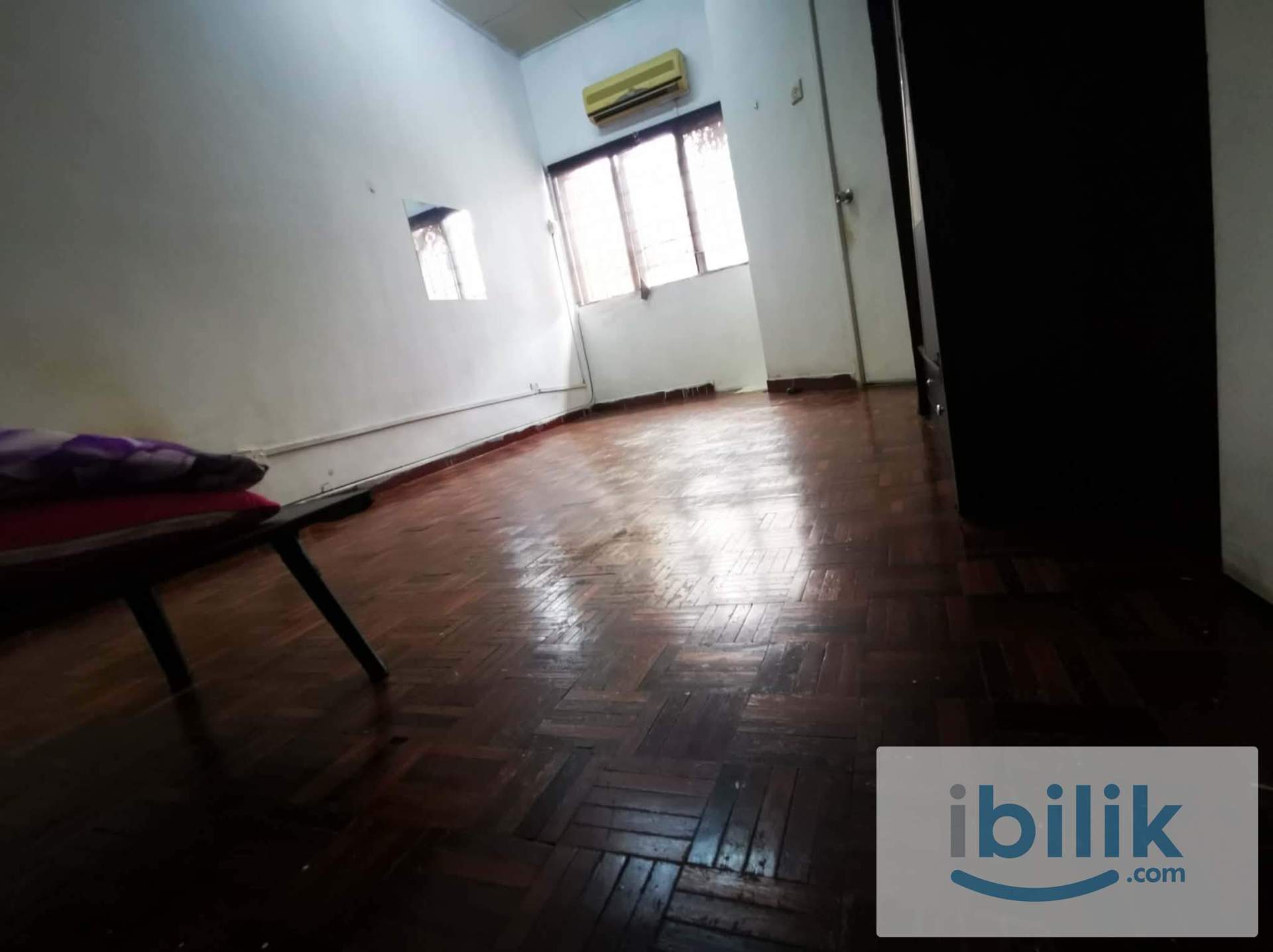 Middle Room at Bandar Utama, Petaling Jaya - Image 6