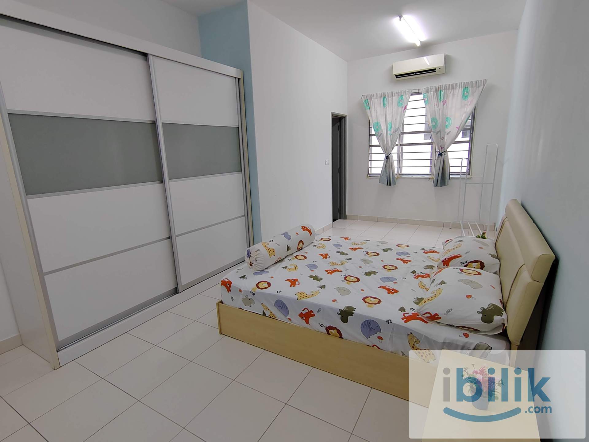 Middle Room with Bathroom - Female Only - Image 6