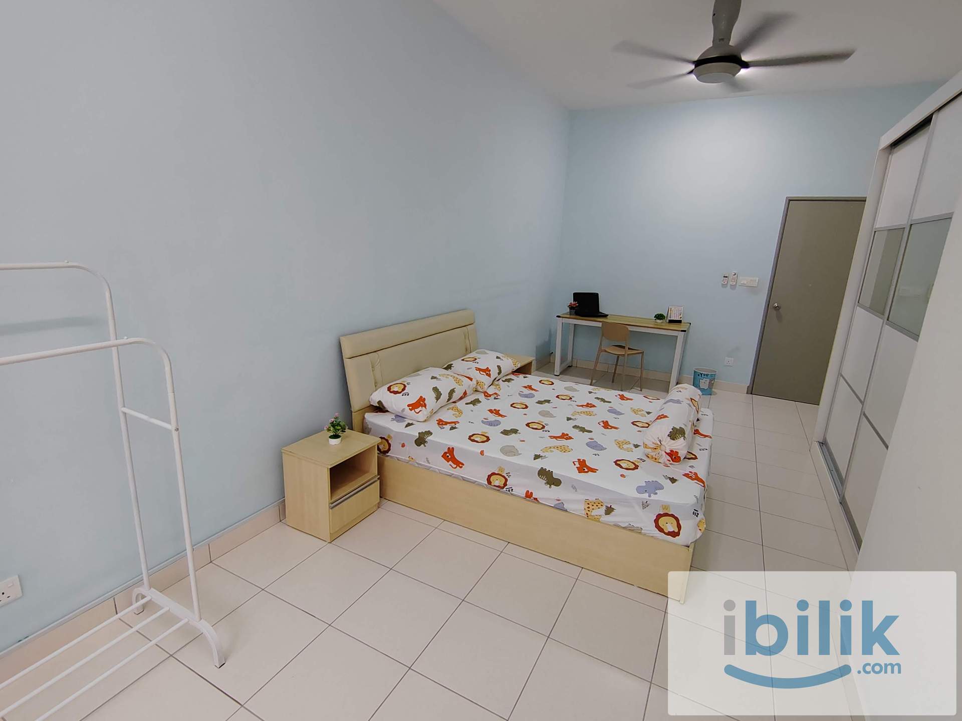 Middle Room with Bathroom - Female Only - Image 4