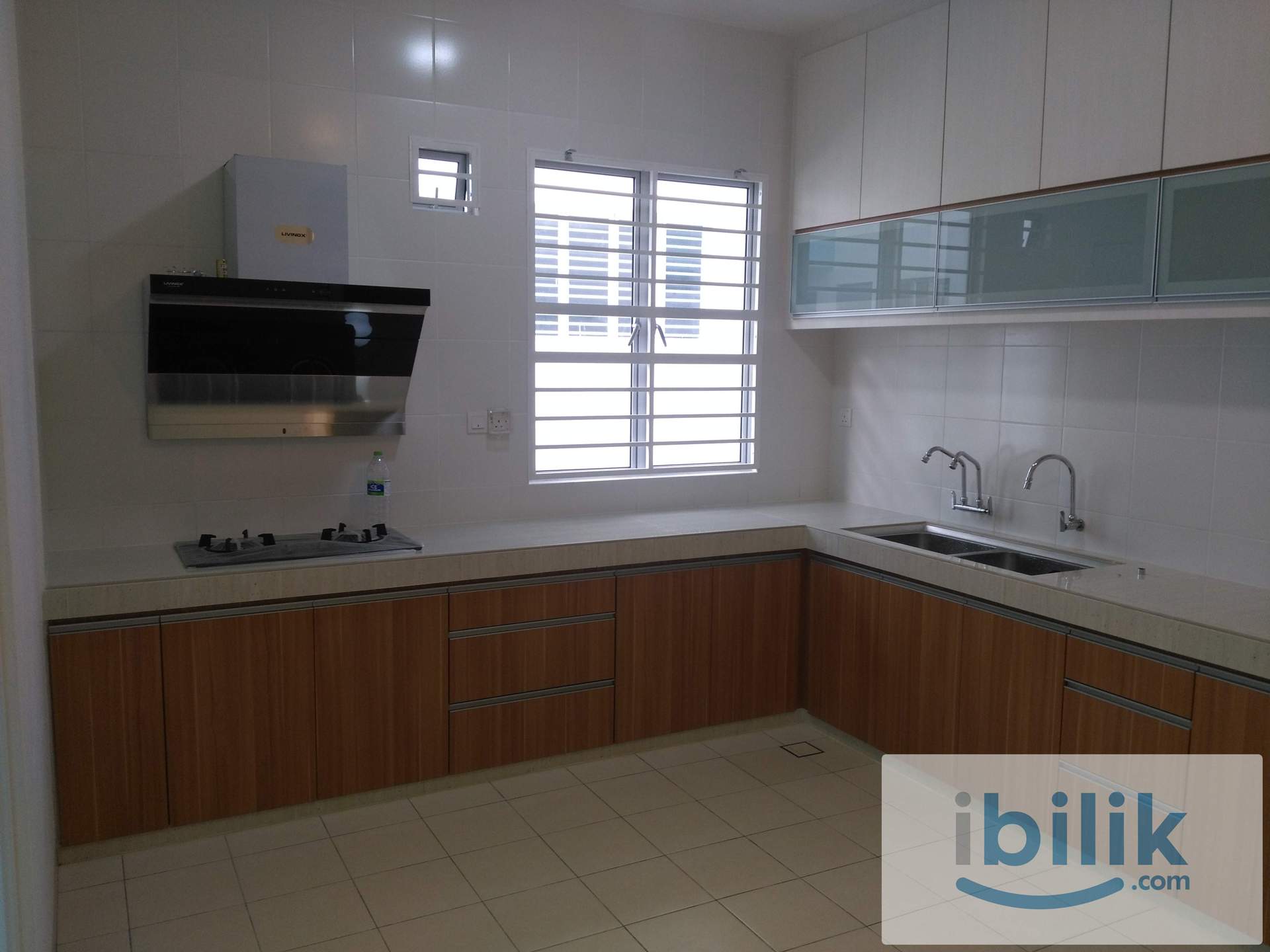 Middle Room with Bathroom - Female Only - Image 9