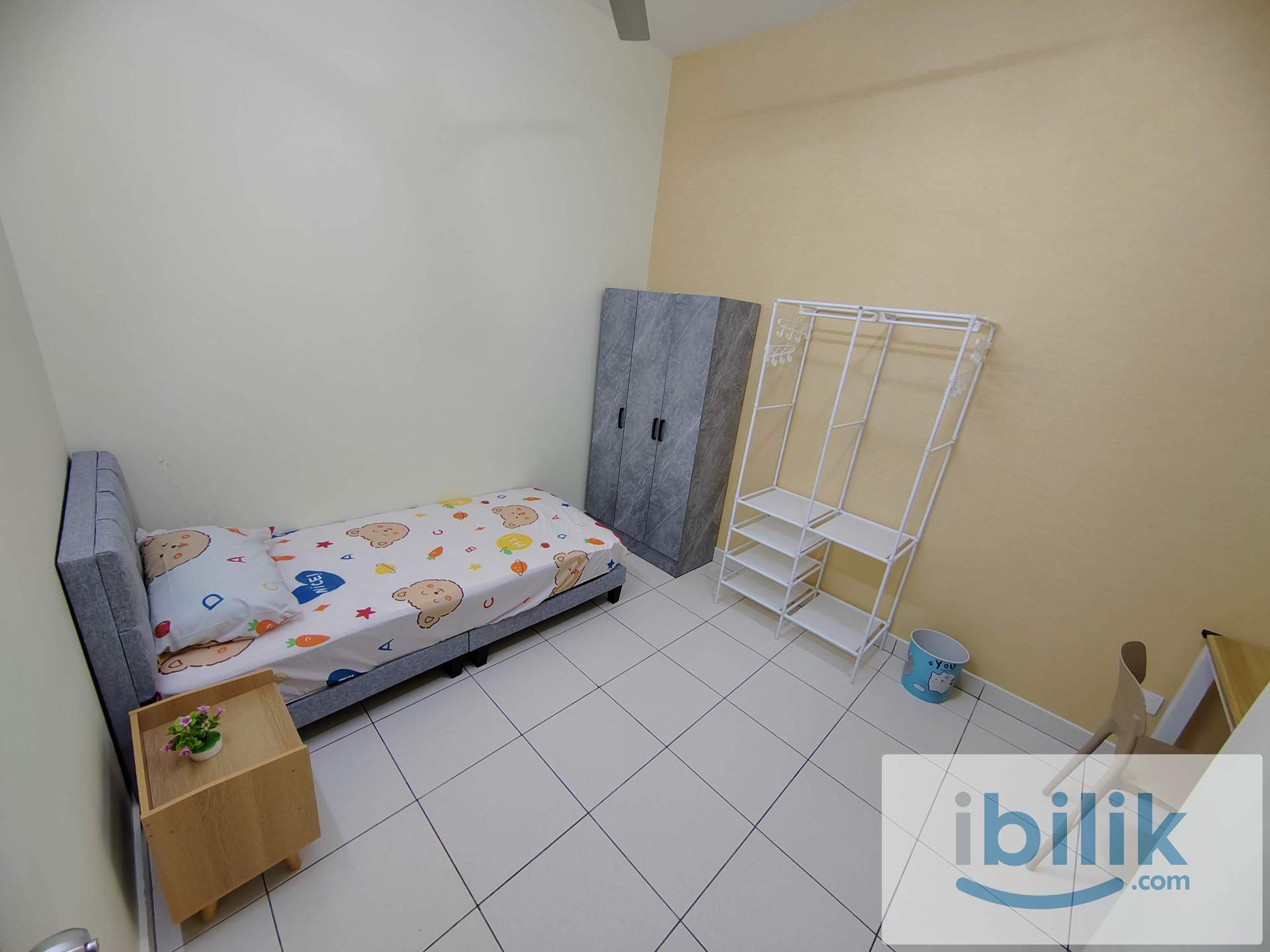 Single Room - Female Only - Image 1