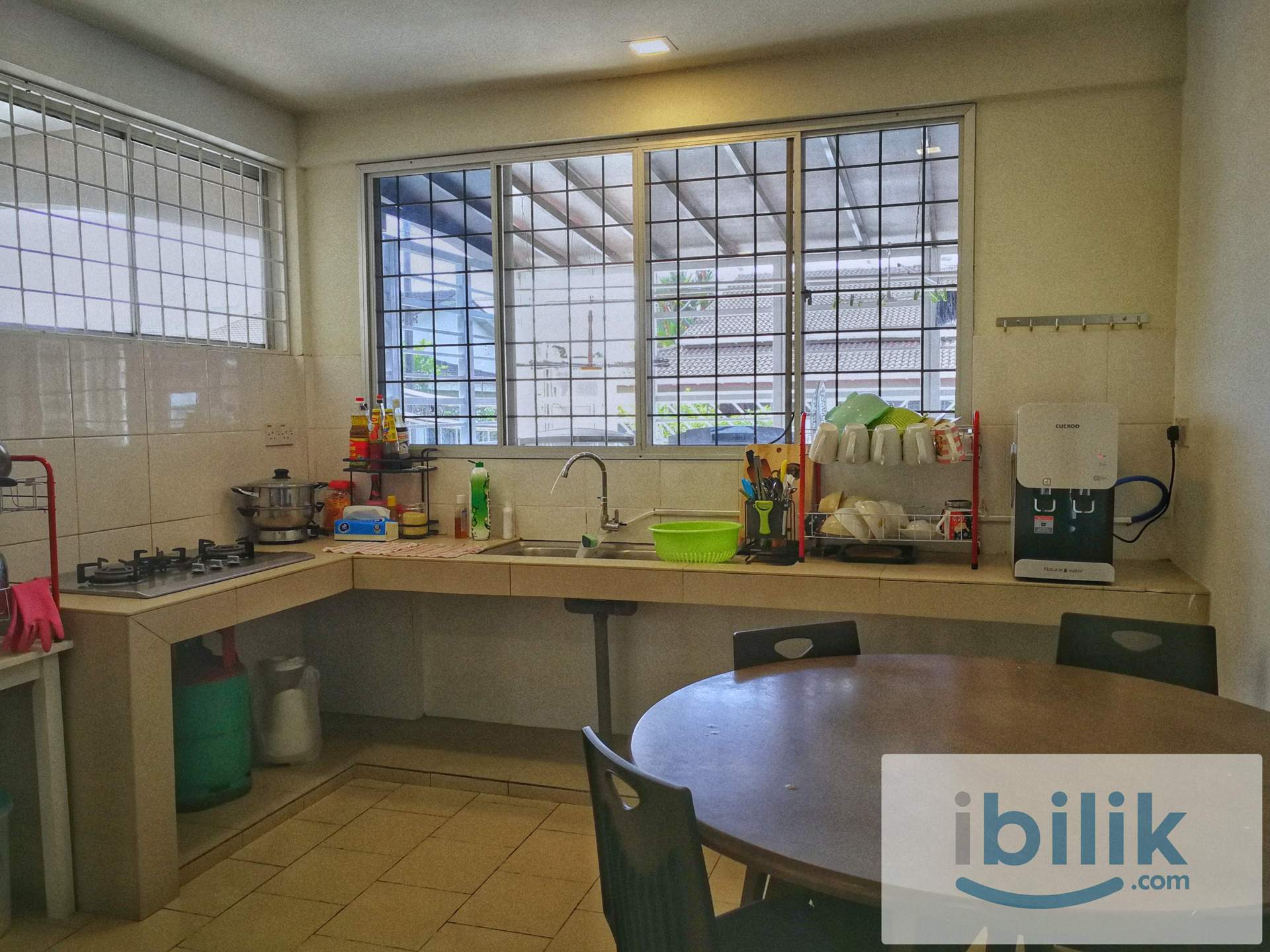 Aircond Room Beside Vivacity Tabuan Jaya - Image 4
