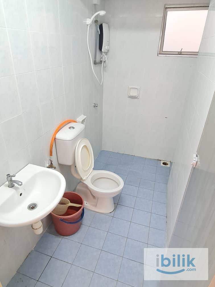 Cozy middle room at Metroview Condo near LRT Wangsa Maju - Image 4