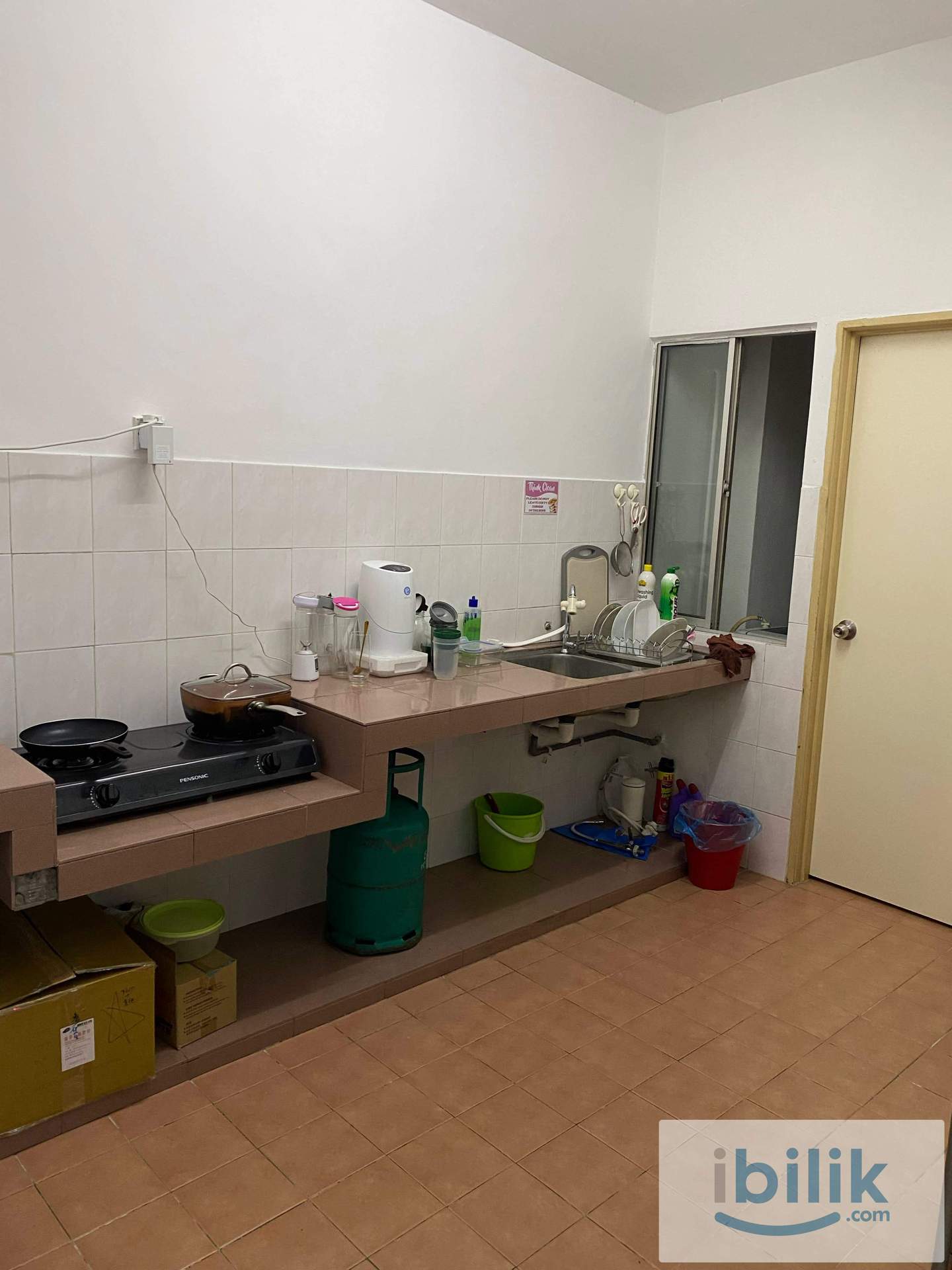 Cozy middle room at Metroview Condo near LRT Wangsa Maju - Image 3