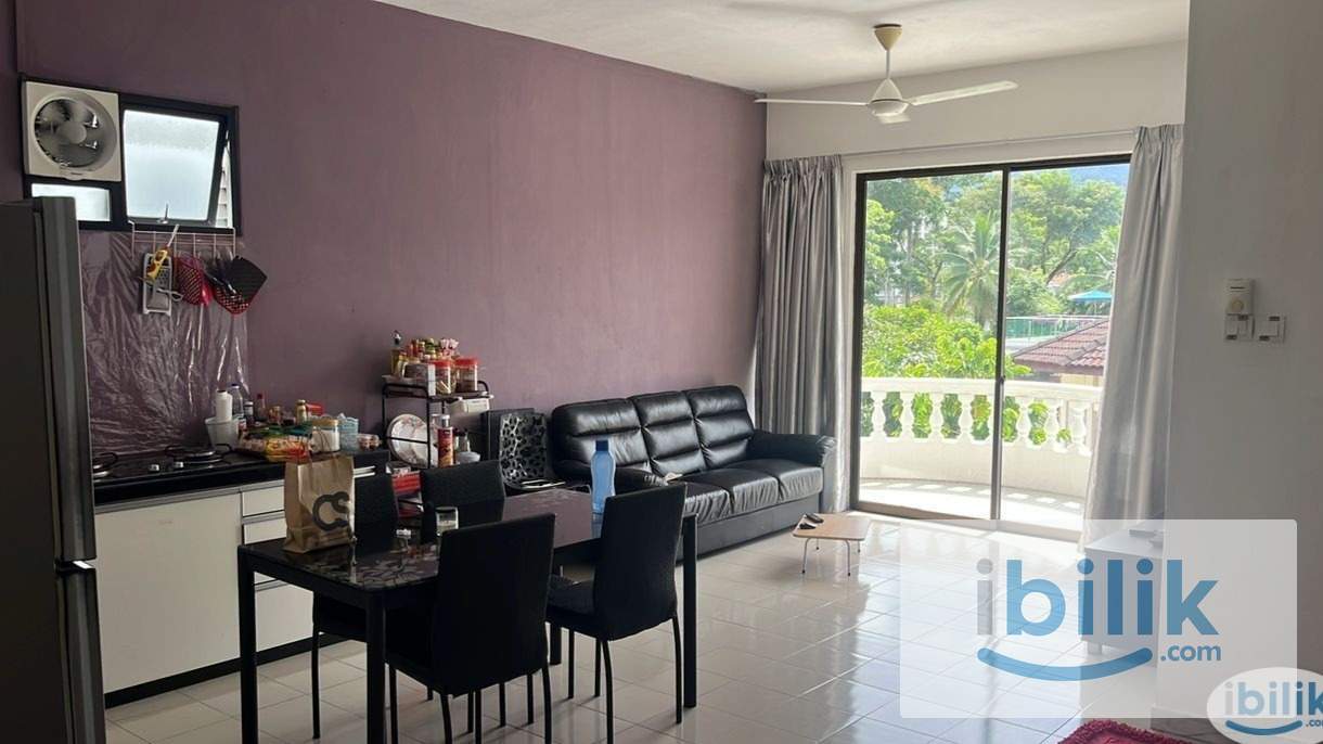 Room with private bathroom in Georgetown with utilities and weekly cleaning services included - Image 1