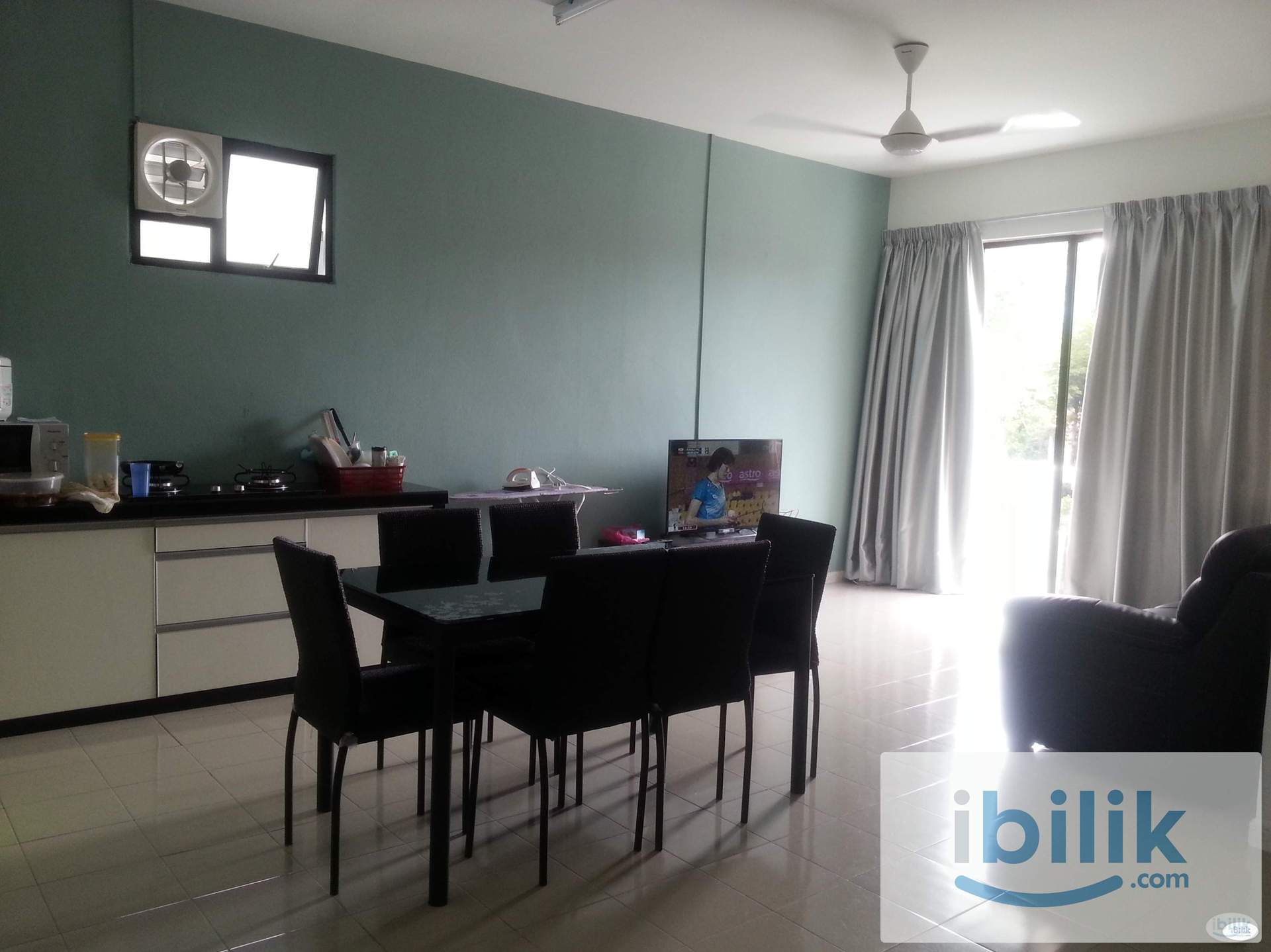 Room with private bathroom in Georgetown with utilities and weekly cleaning services included - Image 2
