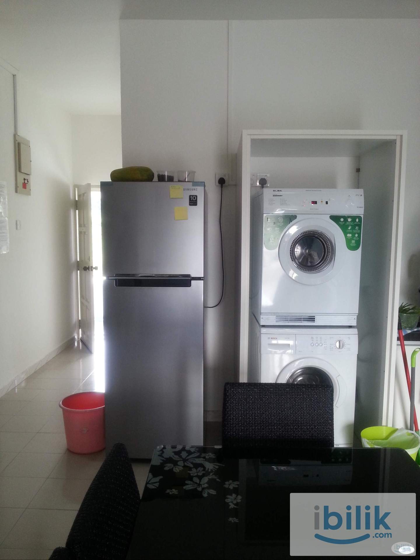 Room with private bathroom in Georgetown with utilities and weekly cleaning services included - Image 3