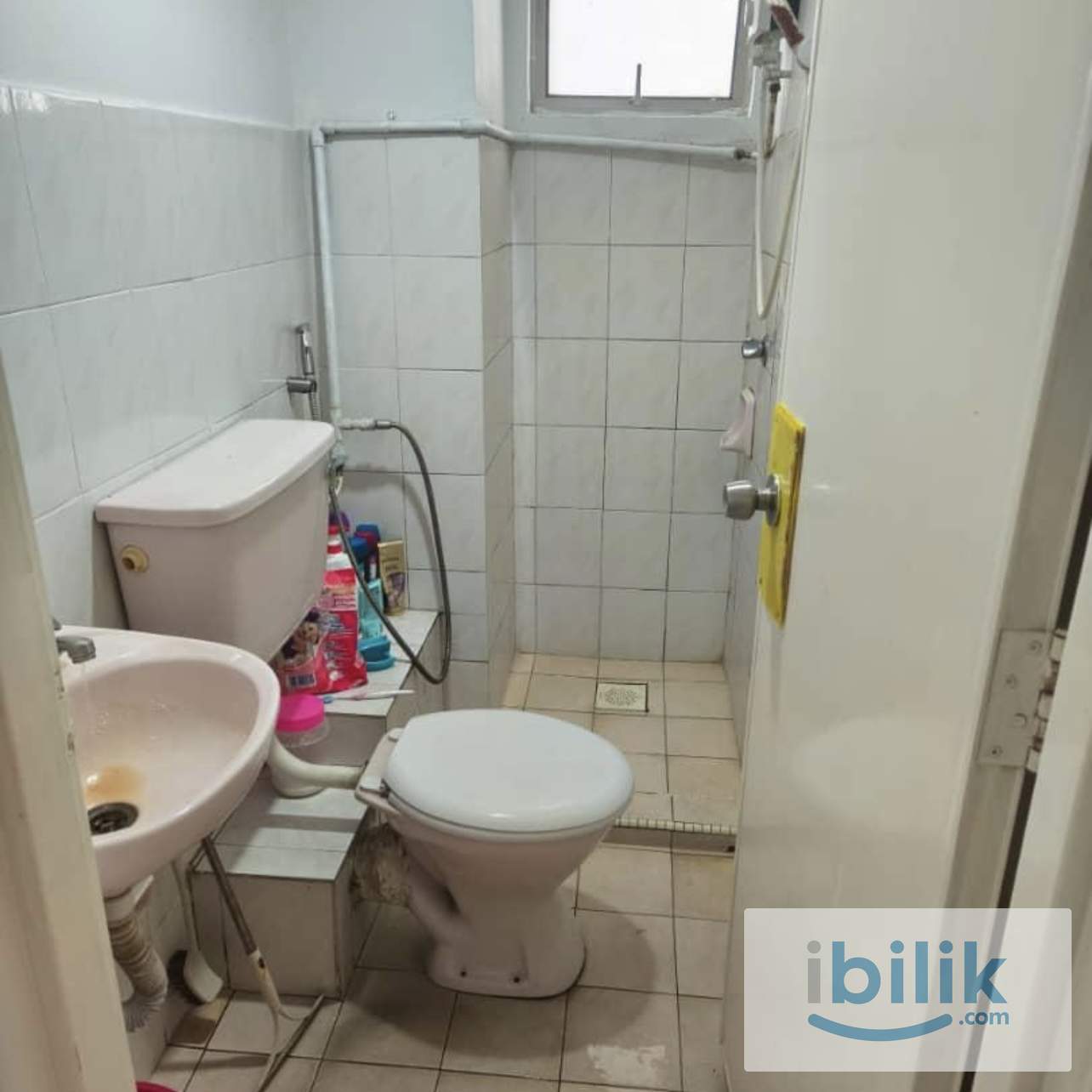 Female single room unit for rent - Image 5