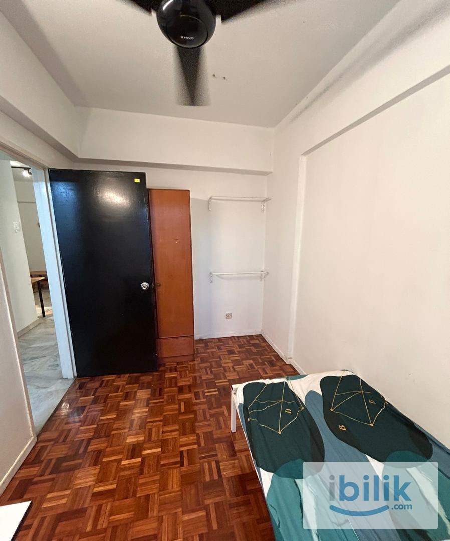 Single Muslim Male room - Image 2