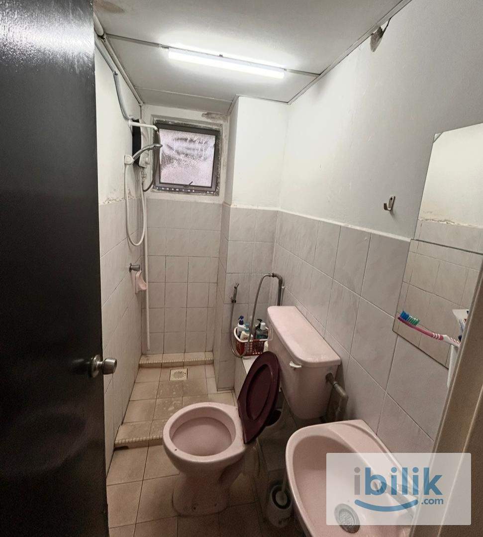 Single Muslim Male room - Image 5