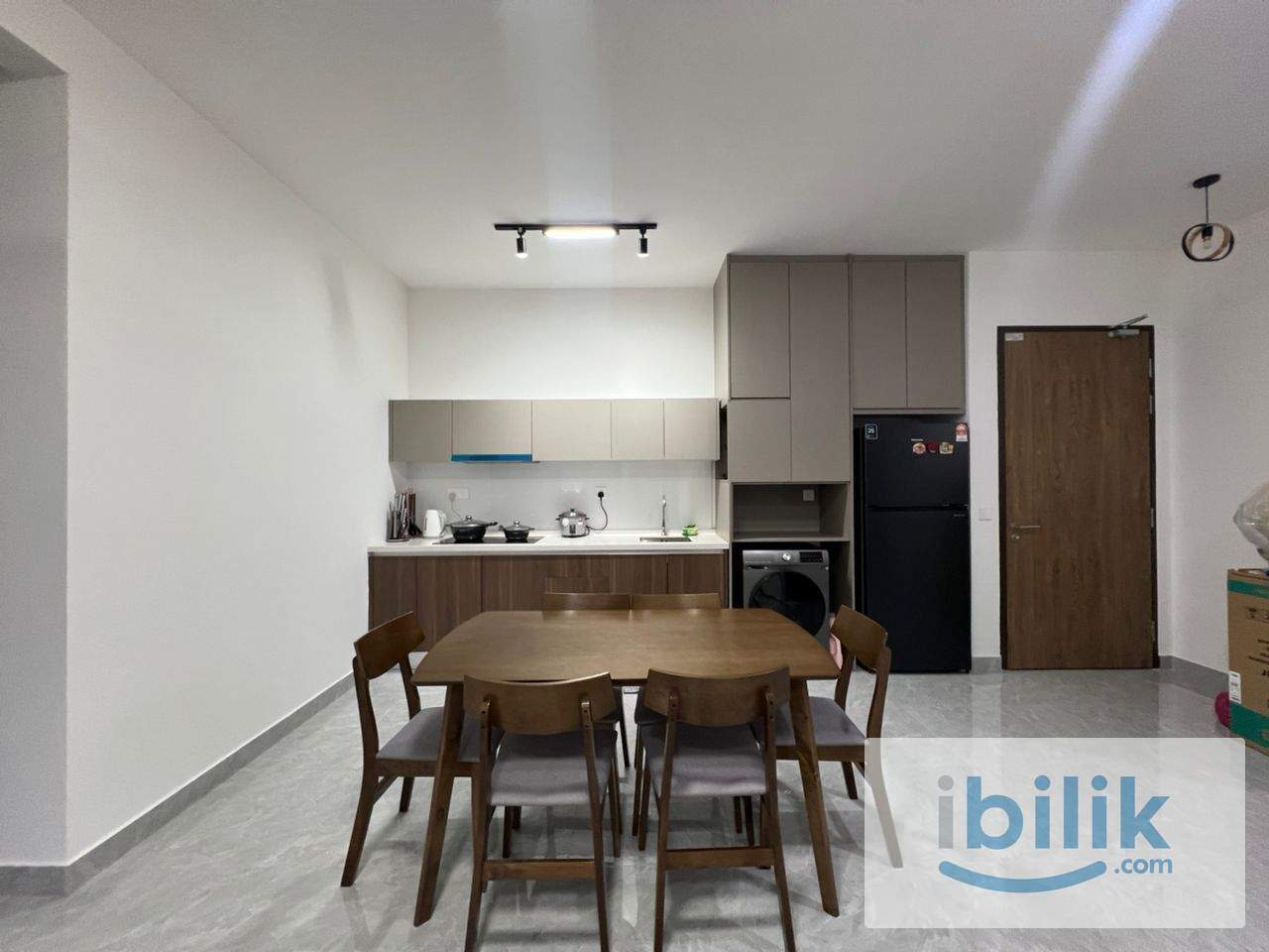 Ladies Only! Fully Furnished Room @ Altris Residence | Ready to Move In - Image 6